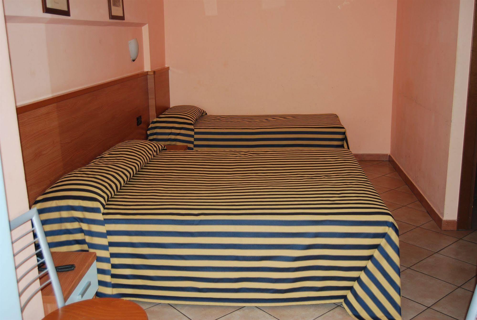 Albergo Salerno Милано Екстериор снимка