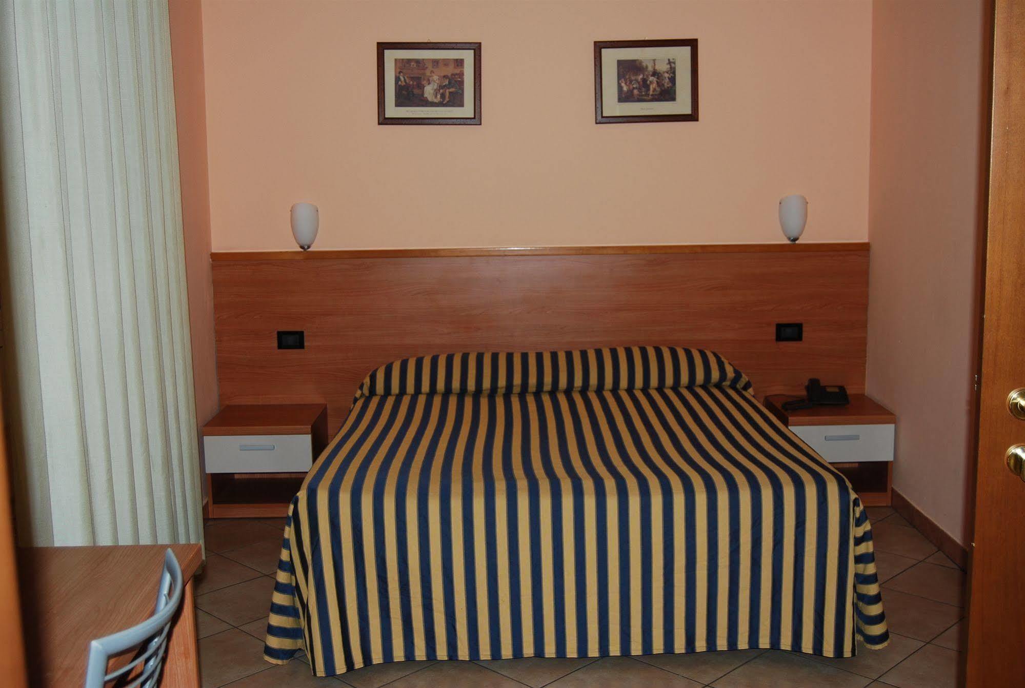 Albergo Salerno Милано Екстериор снимка